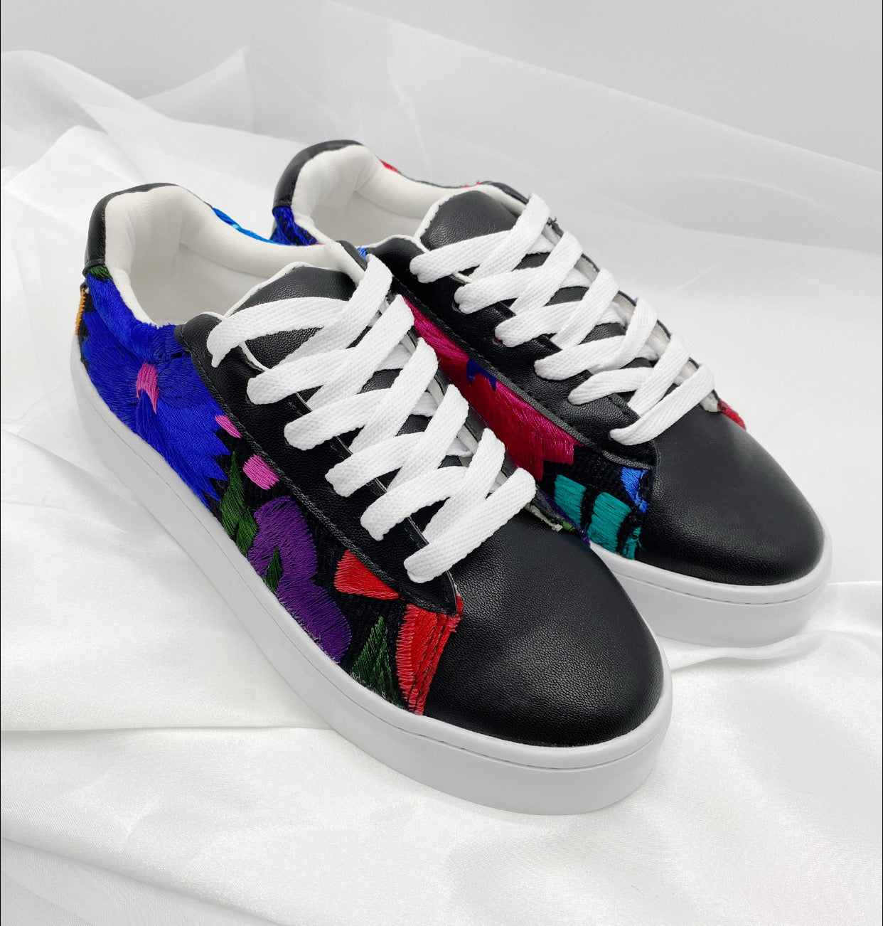 LA VIUDA TENIS